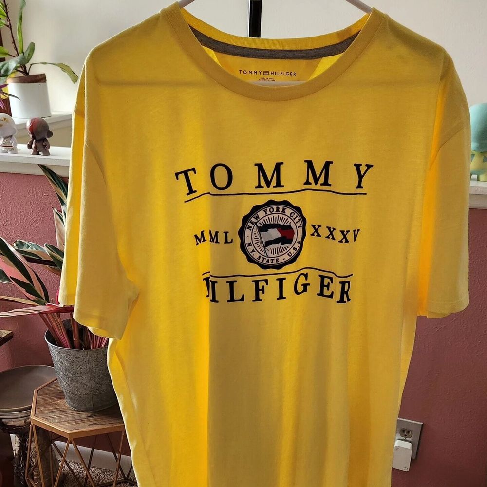 Tommy Hilfiger Tee T-Shirt Yellow Size XL 90s Style - Raised Velvet Text - Men's